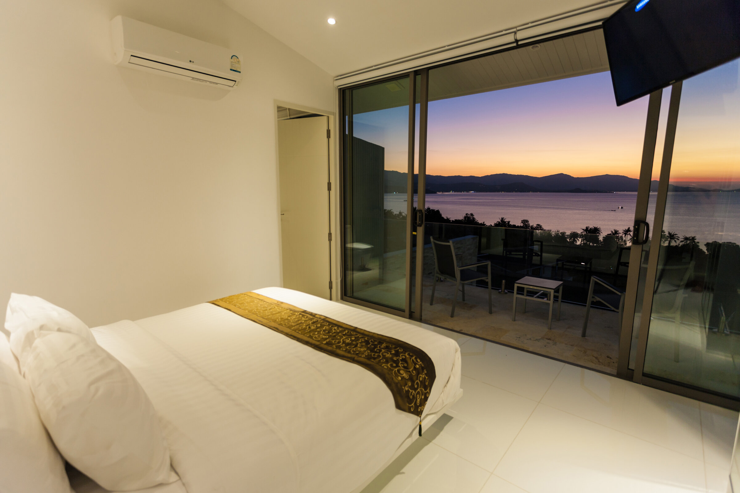 Villa Daizo pool deck with comfortable lounge chairs